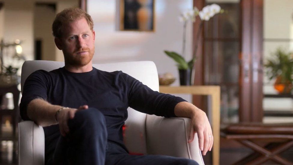 OMG! Harry confiesa que lo obligaron a renunciar la monarquía